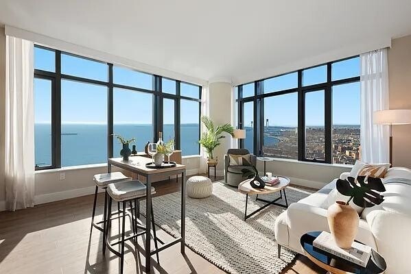 Foto principal - 2230 Cropsey Ave
