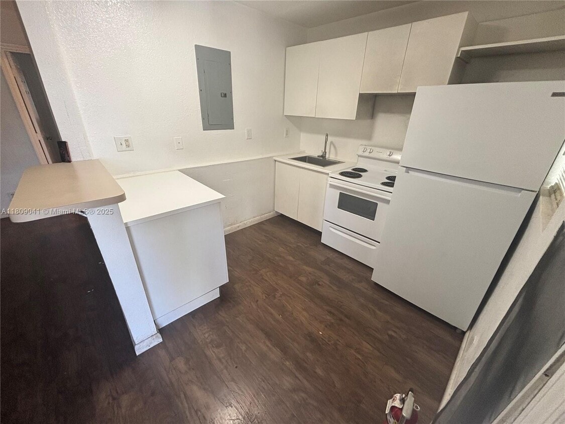 Foto principal - 300 SW 4th Ct