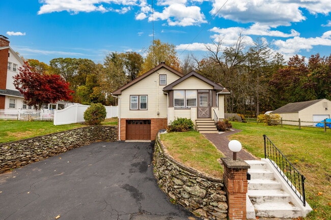 Building Photo - 430 Old Main St