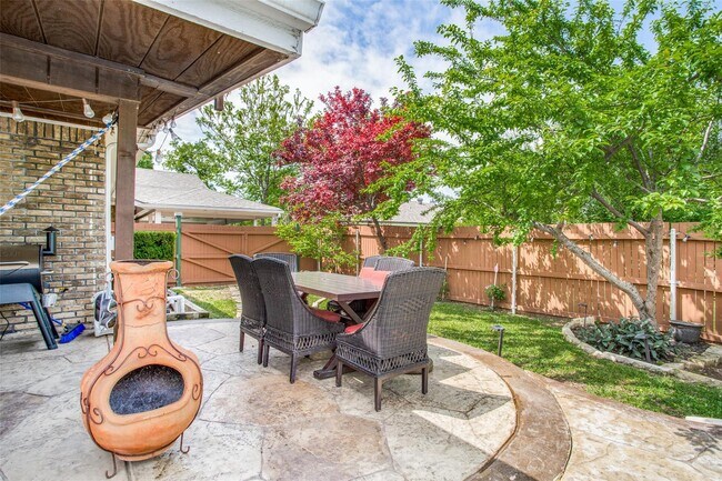 Foto del edificio - 8331 Floyd Lake Dr