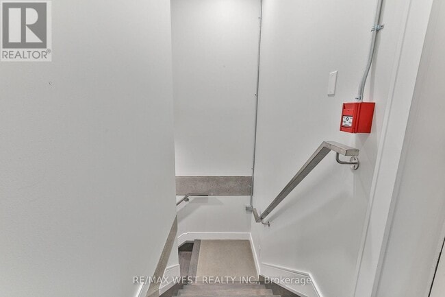 Building Photo - 1745 Keele St