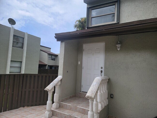 Building Photo - 10040 NW 9th St Cir