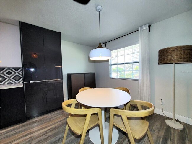 Building Photo - 6522 Hidden Beach Cir