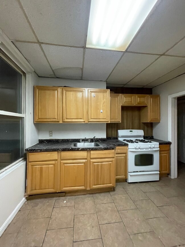 Building Photo - 133 Isabella Ave
