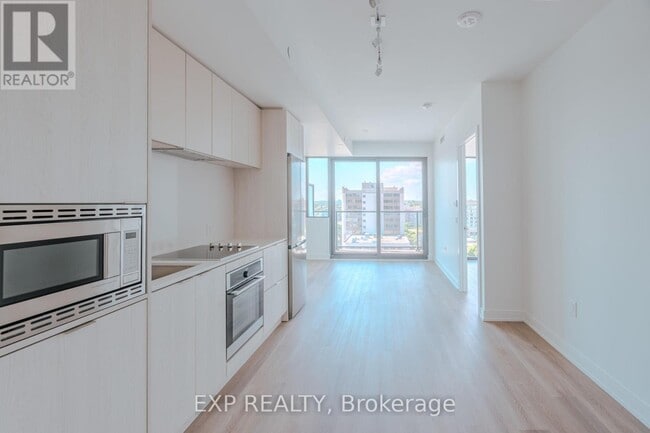 Building Photo - 3009-3009 Novar Rd