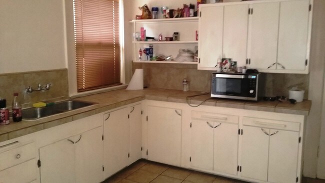 Kitchen of front unit B - 806 E Main St