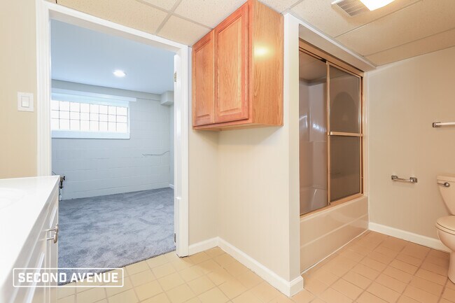Building Photo - 132 High Oak Pl