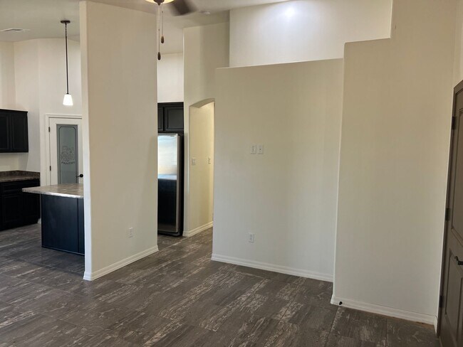 Foto del edificio - 3 Bedroom 2 Bath Home with fencing in San Luis AZ.