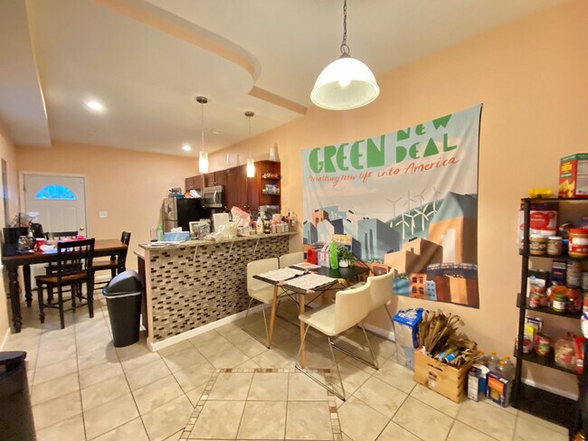 Foto del edificio - 1734 Edgley St