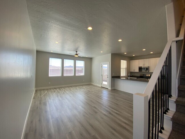 Building Photo - BRAND NEW 4 BEDROOM TOWNHOME!
