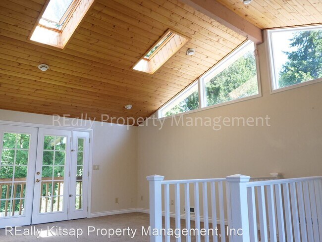 Building Photo - 6 br, 2.5 bath House - 511 NE Conifer Dr