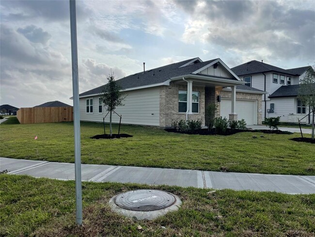 Building Photo - 311 Alder Lp