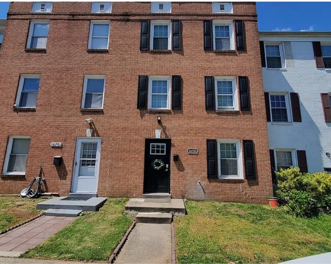 Foto del edificio - 16703 Chowning Ct