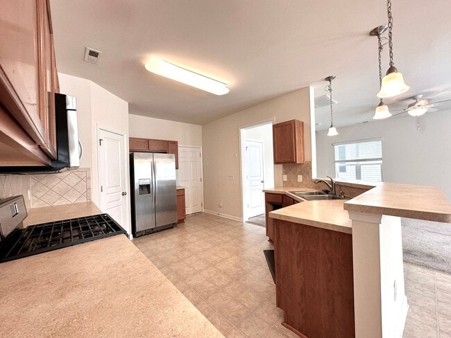 Foto del edificio - **MOVE IN SPECIAL!**Beautiful 3BR/2.5BA Home in Charlotte!