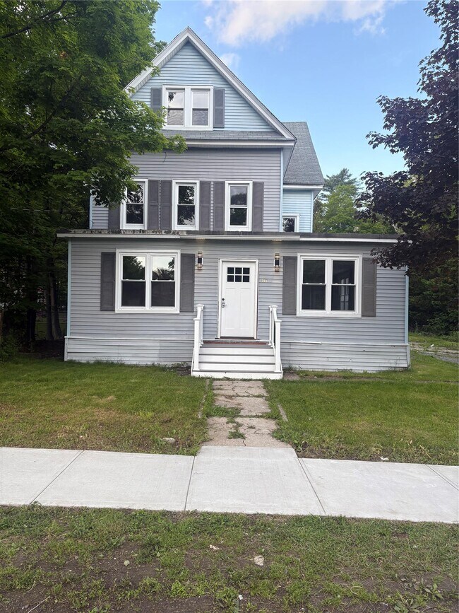 Building Photo - 108 Pine St