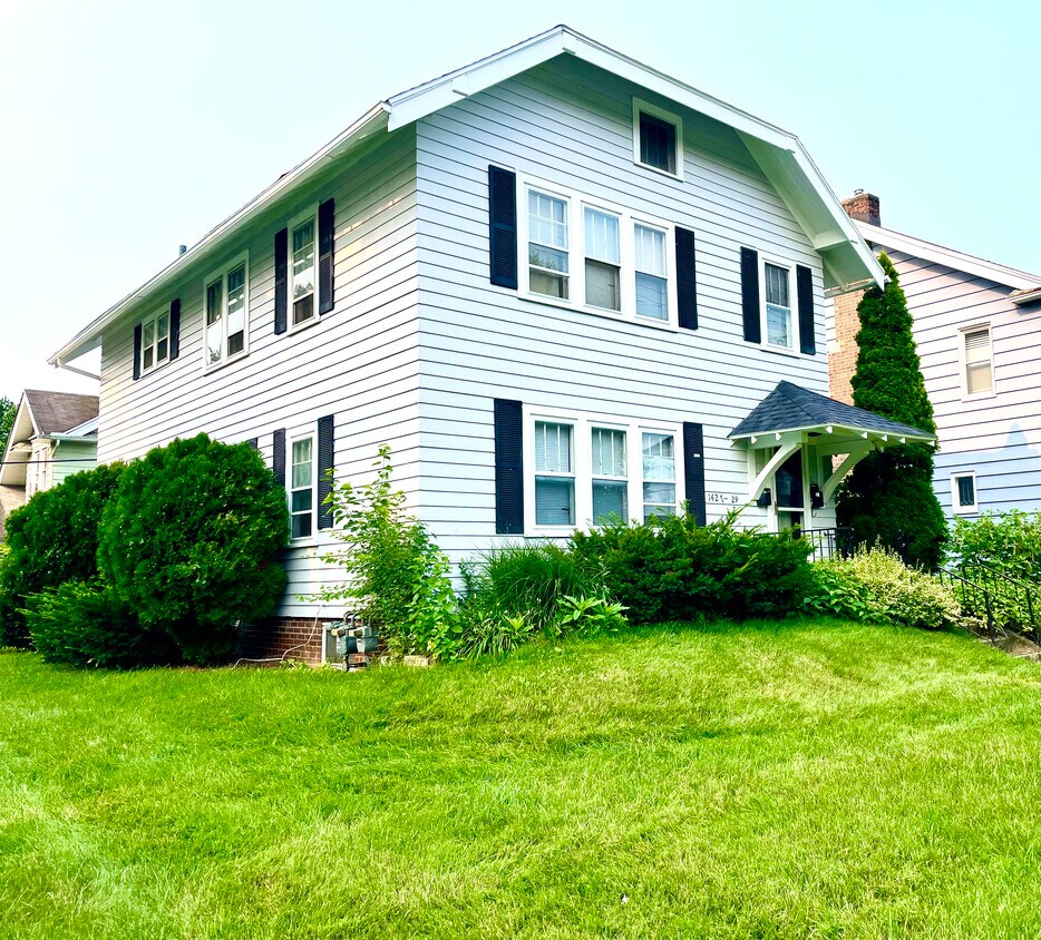 Primary Photo - 1429 Royalton Rd