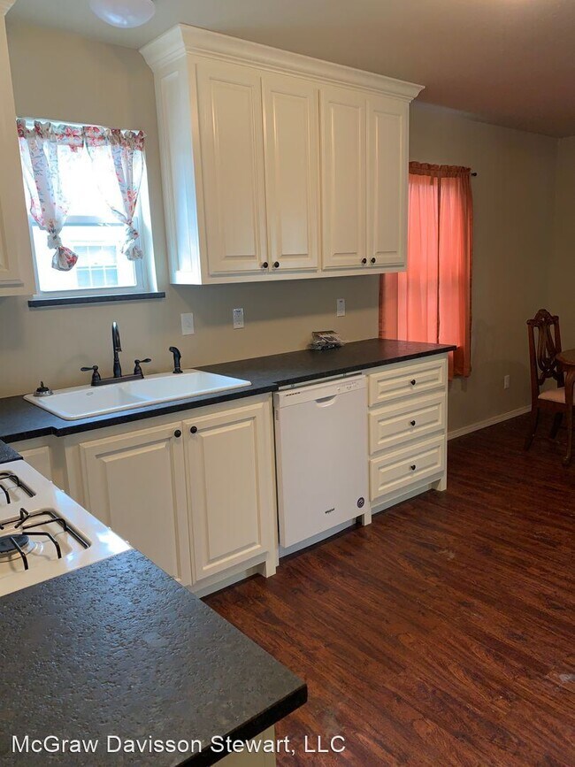 Foto del edificio - 3 br, 1 bath House - 807 Charles Dr