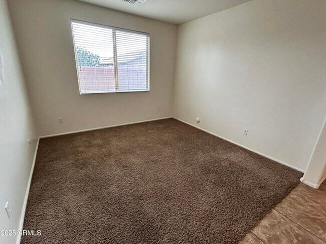 Foto del edificio - 8773 W Flynn Ln