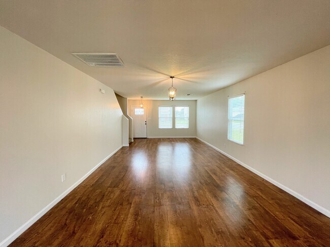 Building Photo - 3177 Lakeland Dr SW