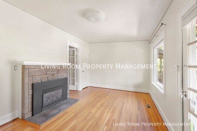 Foto del edificio - Spacious Buckman Duplex With An Attached G...