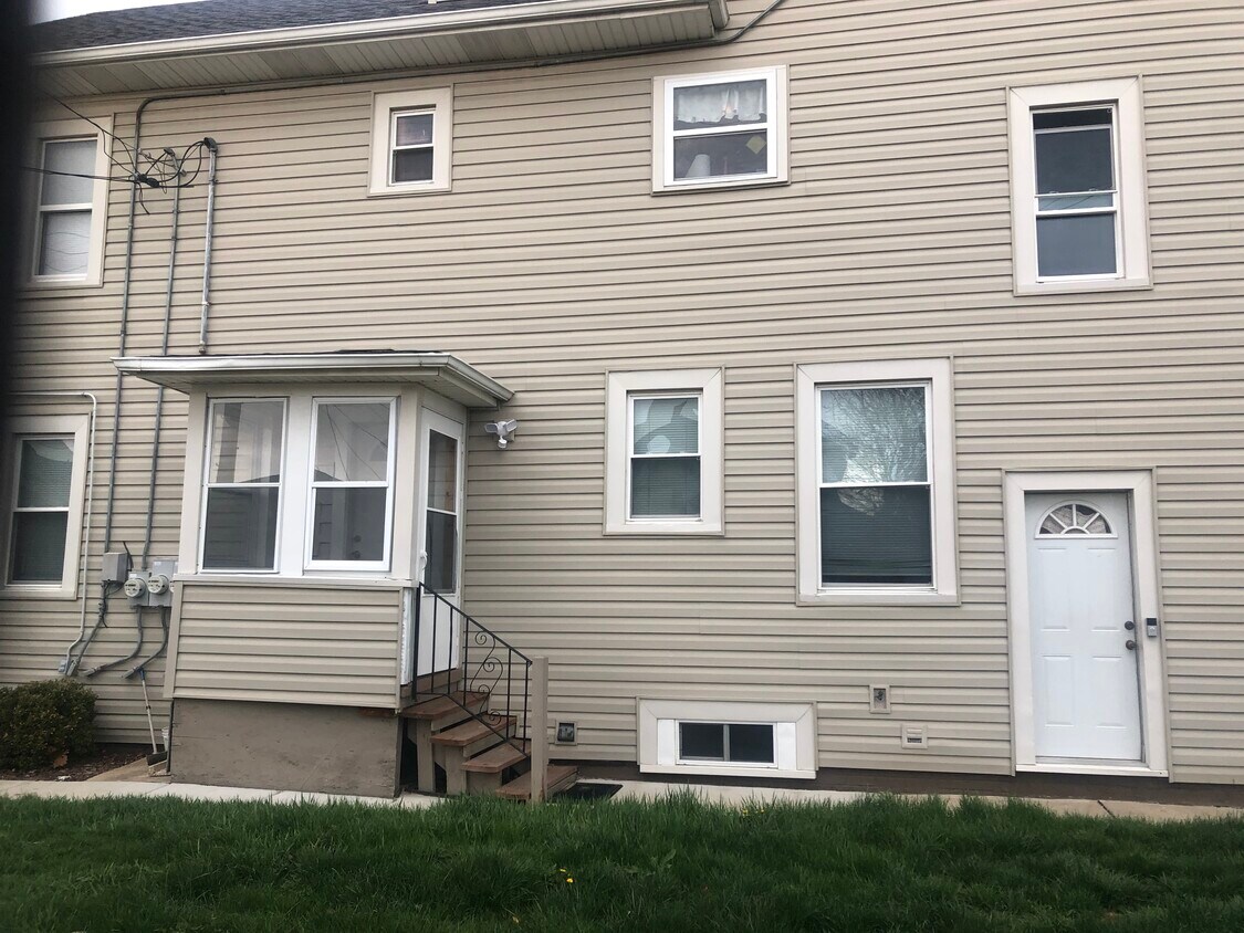 Side of Unit - 1340 Hayes Ave