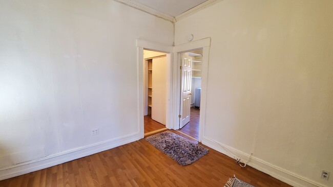 Building Photo - 552 Valley Brook Ave