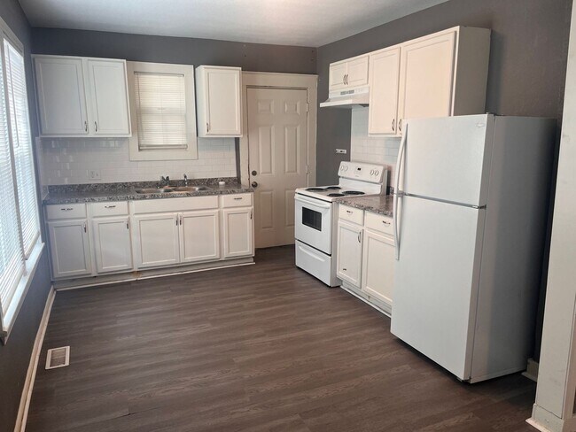 Building Photo - 2-Bedroom, 2-Bathroom In Kansas City