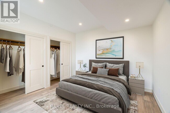 Building Photo - 4390 Hillview Dr