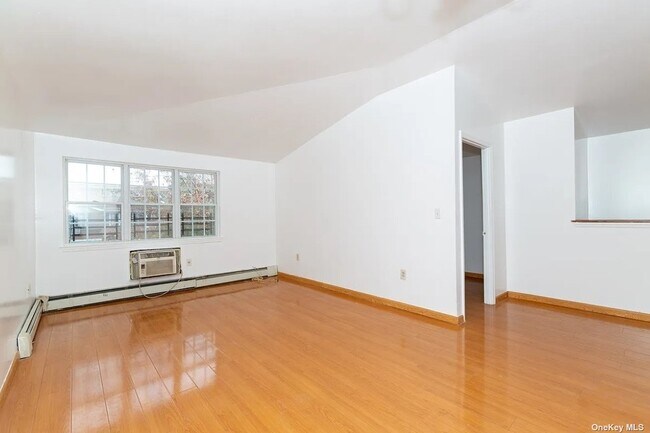 Foto del edificio - 82-98-98 Country Pointe Cir