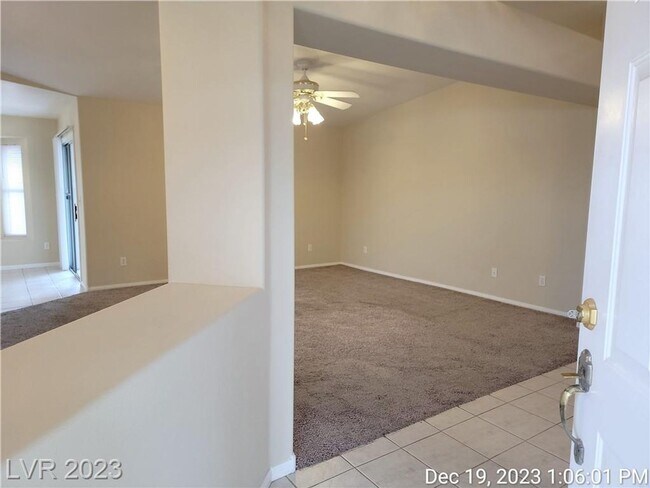 Building Photo - BRIGHT AND AIRY SINGLE-STORY IN HENDERSON