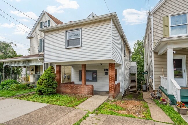 Building Photo - MOVE IN SPECIAL! SCORE HALF OFF 1ST MONTH'...