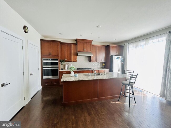 Building Photo - 404 Redbud Ln