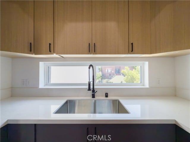 Building Photo - 121 S Coronado St