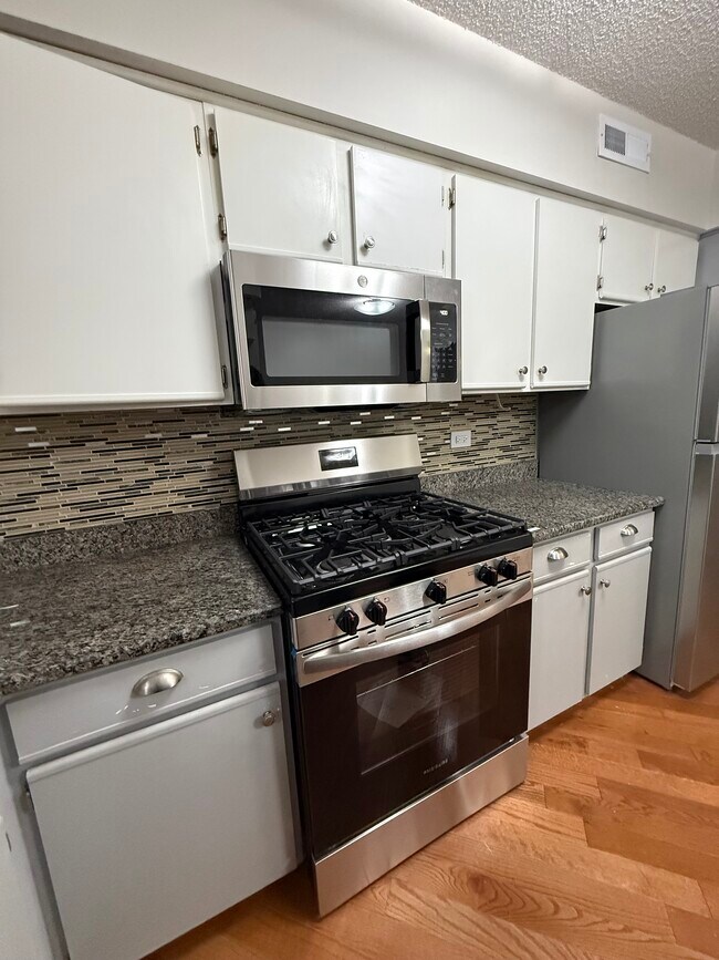 Estufa completamente nueva - 4750 N Elston Ave