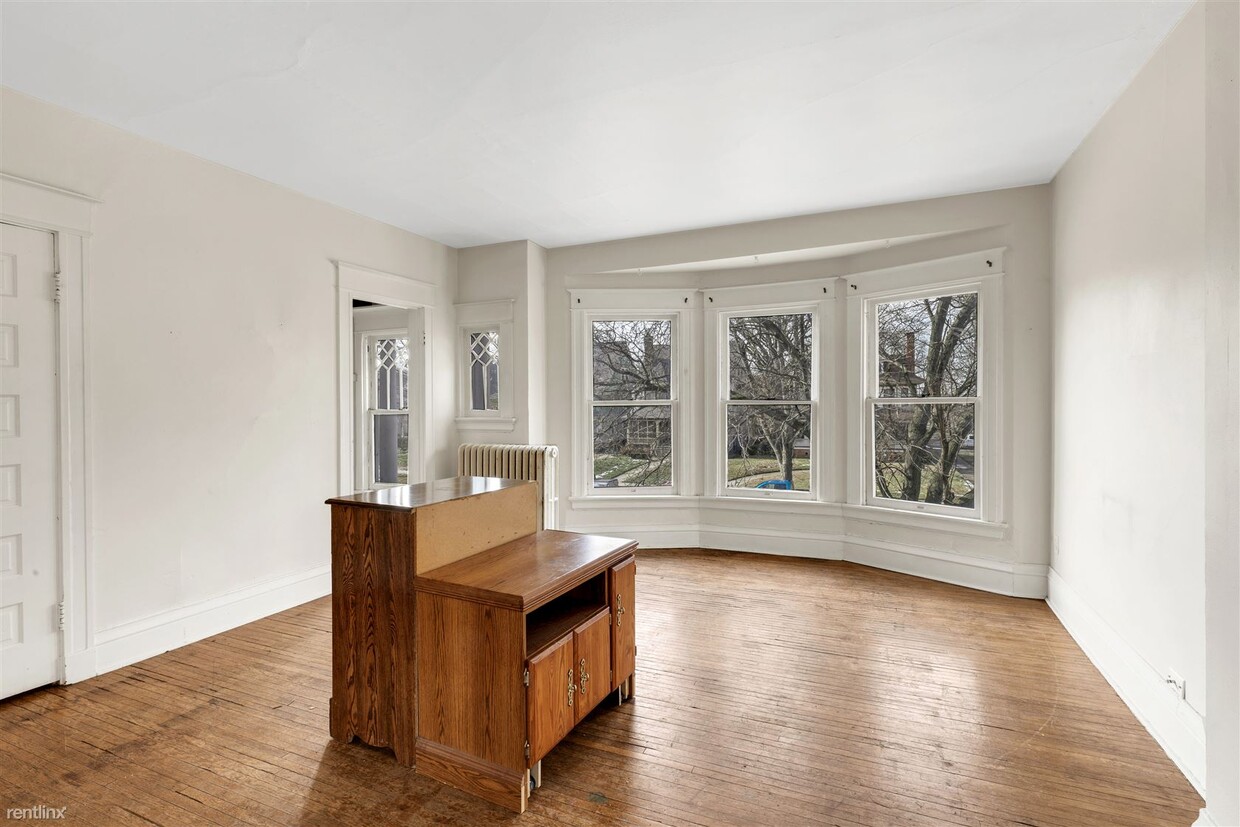 Primary Photo - 2 br, 1 bath 4plex - 2274 Robinwood Avenue 3