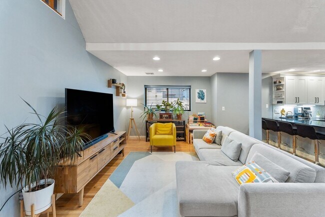 Foto del edificio - 890 Winthrop Ave