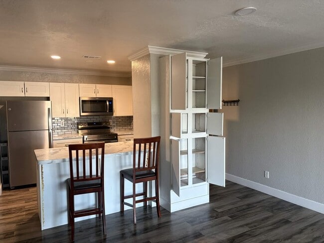 Building Photo - 110 S 800 E