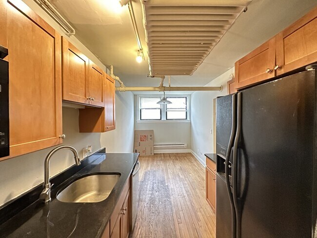 Foto del edificio - 728 W Addison St