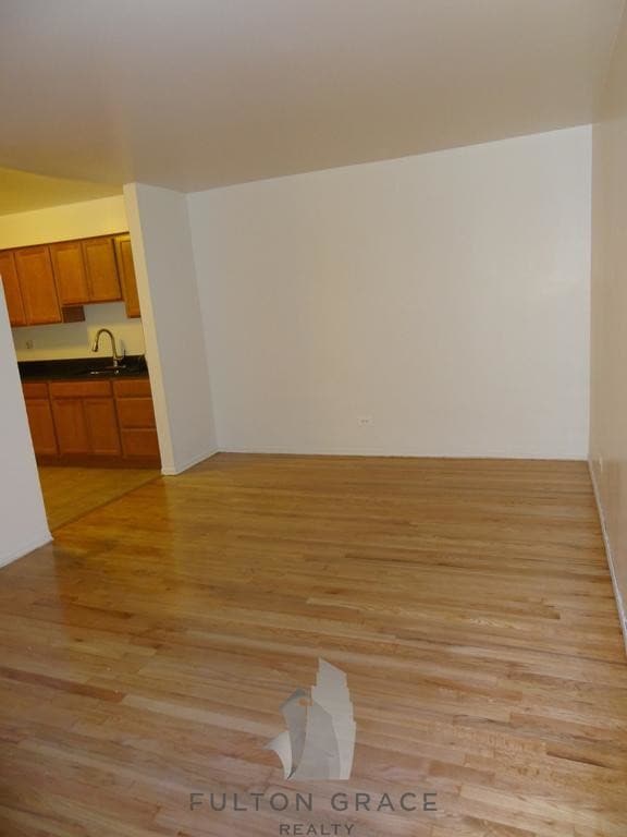 Building Photo - 5909 N Kenmore Ave