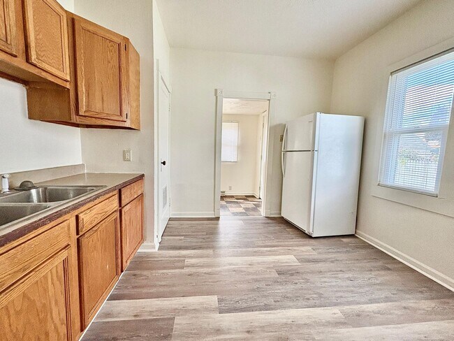 Foto del edificio - 529 S Bendix Dr