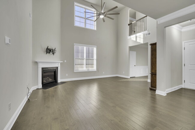 Building Photo - 222 Raleighwood Ln