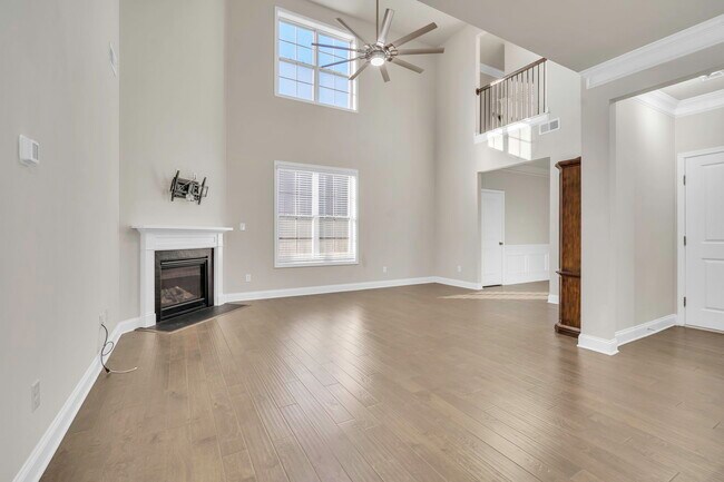 Foto del edificio - 222 Raleighwood Ln