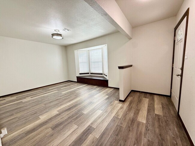 Building Photo - Very nice 3 bed 2 bath home - 1 mile from OU.