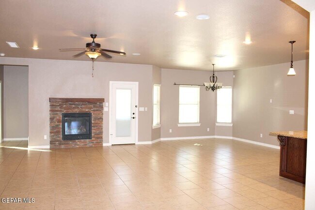 Building Photo - 7228 Camino Del Sol Dr