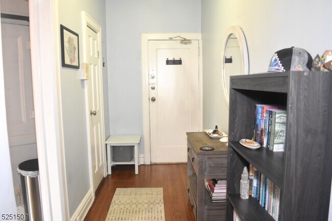 Building Photo - 303 Hamilton Pl