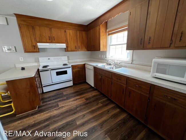 Foto del edificio - 3 br, 2 bath House - 421 E. 2nd Street