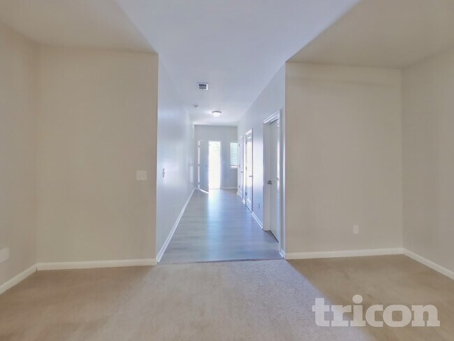 Foto del edificio - 121 Southwind Cir