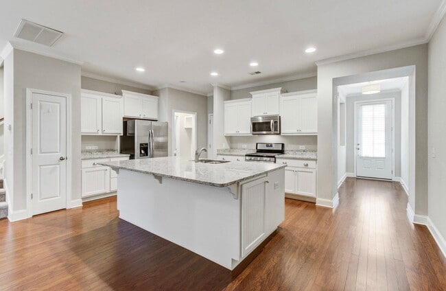 Photo - 2005 Kings Gate Ln House