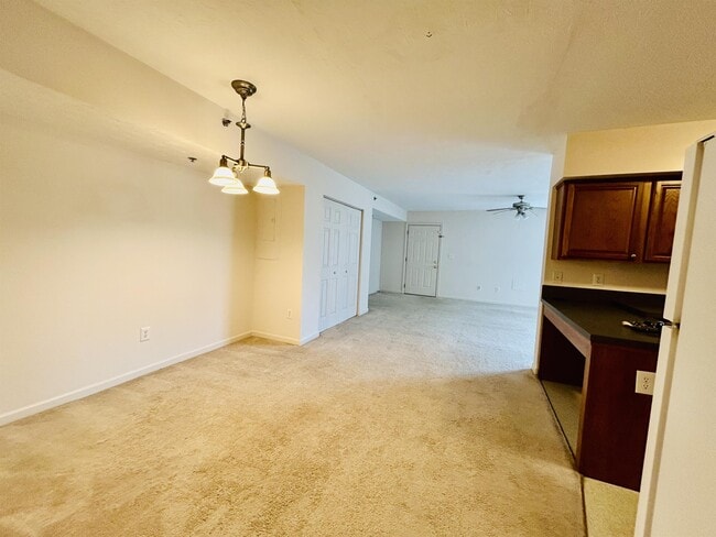 Building Photo - 17 Rosewood Ct