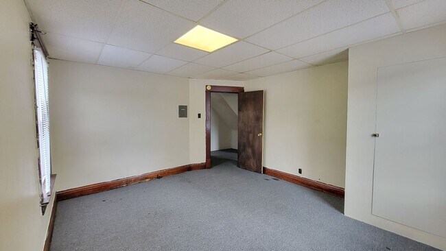 Building Photo - 516 Adeline Ave